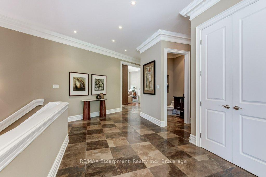 Photo 7 of 172 Diiorio Circle, Hamilton, Ancaster — HOMEH