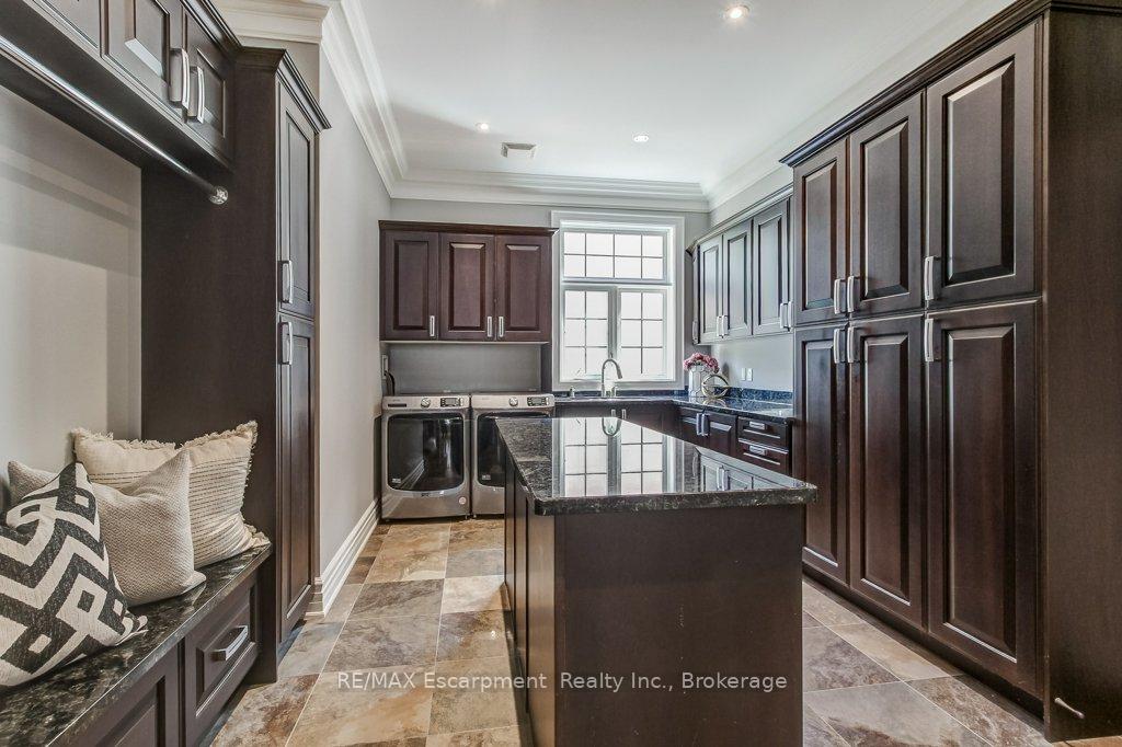 Photo 8 of 172 Diiorio Circle, Hamilton, Ancaster — HOMEH