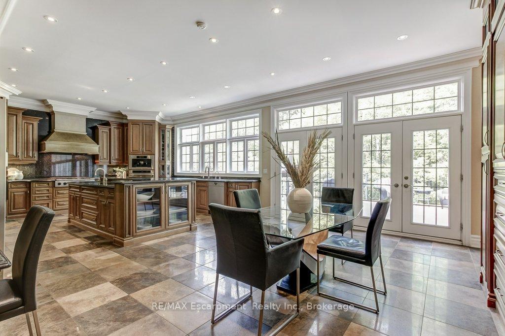 Photo 10 of 172 Diiorio Circle, Hamilton, Ancaster — HOMEH