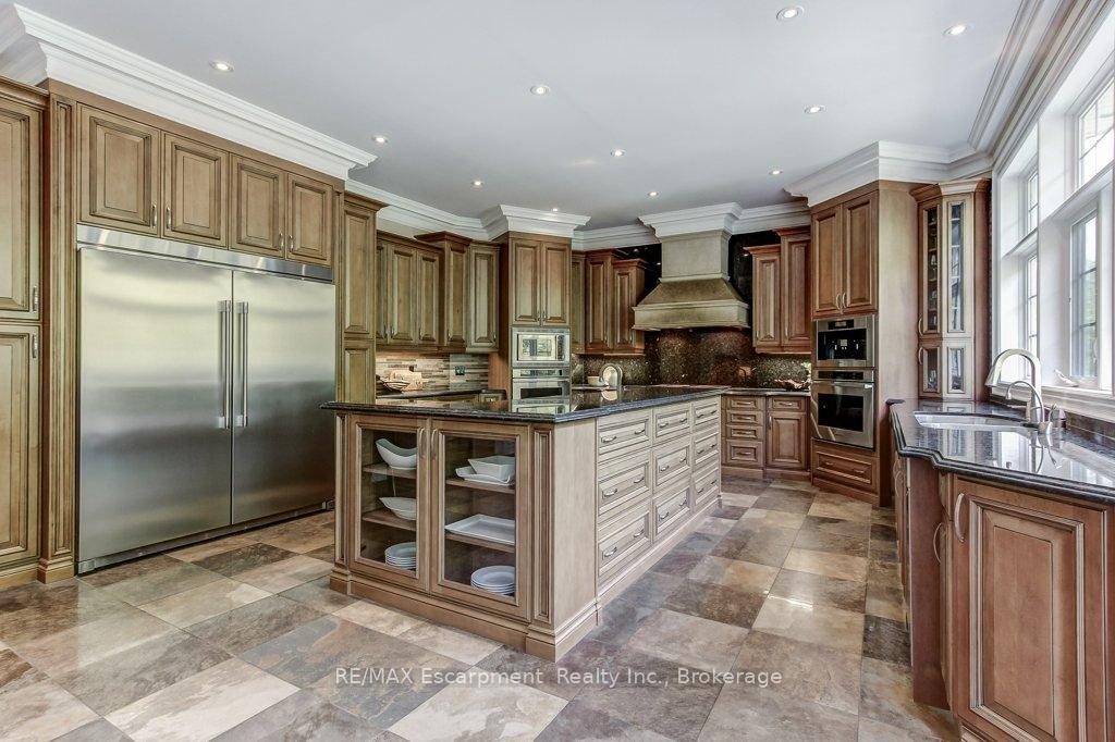 Photo 11 of 172 Diiorio Circle, Hamilton, Ancaster — HOMEH