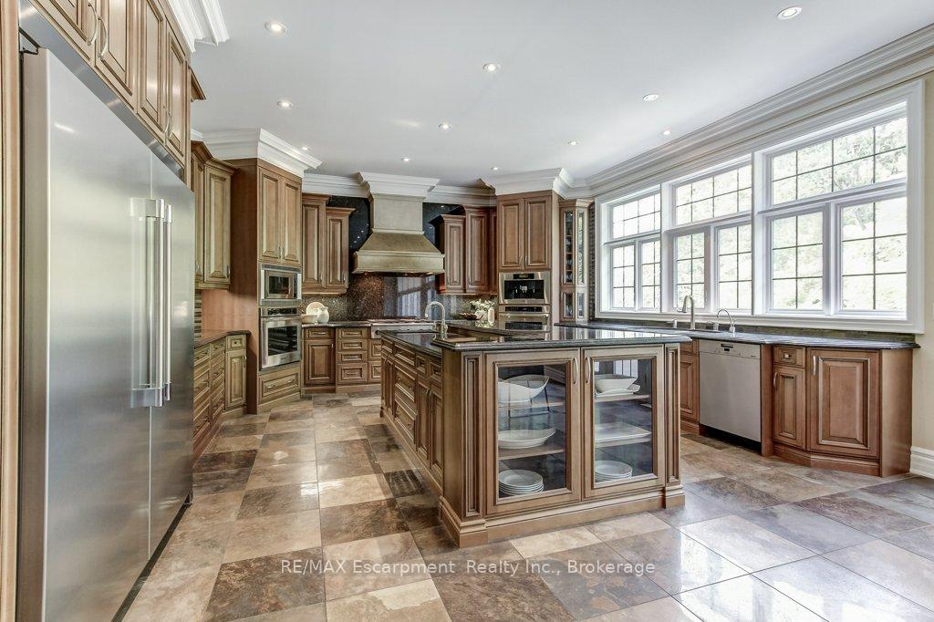 Photo 12 of 172 Diiorio Circle, Hamilton, Ancaster — HOMEH