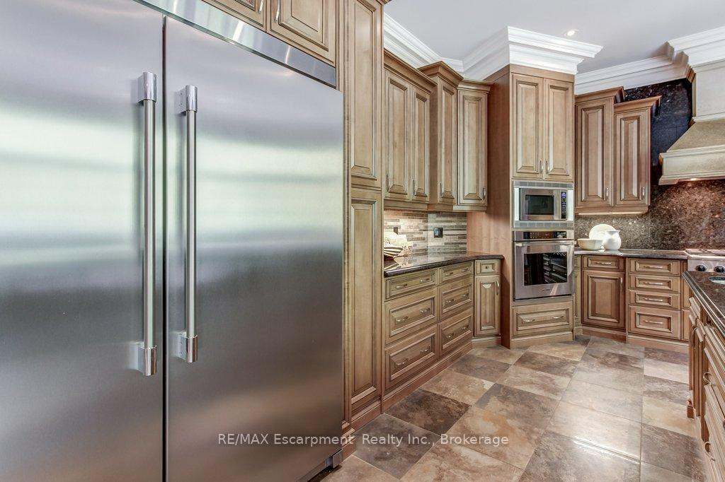 Photo 13 of 172 Diiorio Circle, Hamilton, Ancaster — HOMEH
