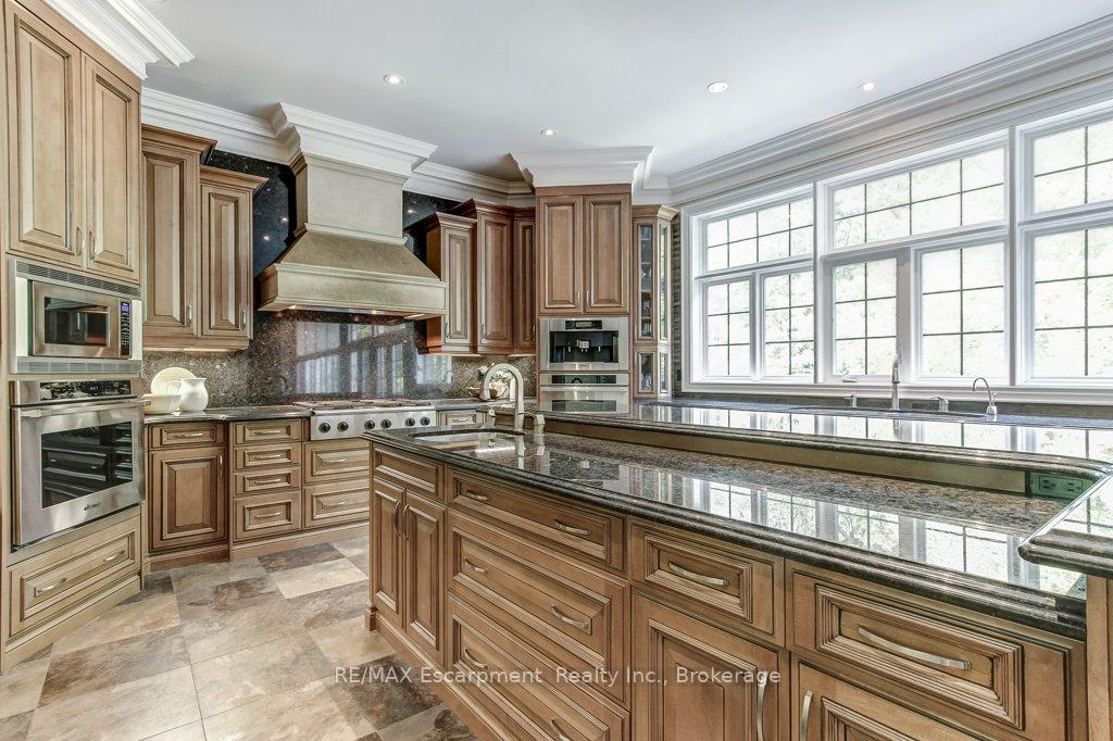 Photo 14 of 172 Diiorio Circle, Hamilton, Ancaster — HOMEH