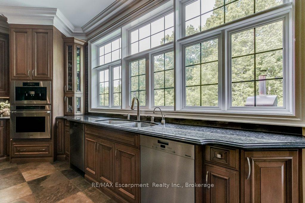 Photo 15 of 172 Diiorio Circle, Hamilton, Ancaster — HOMEH
