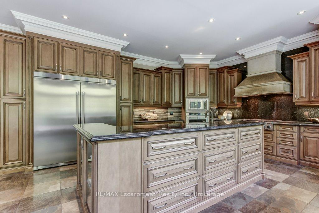 Photo 16 of 172 Diiorio Circle, Hamilton, Ancaster — HOMEH