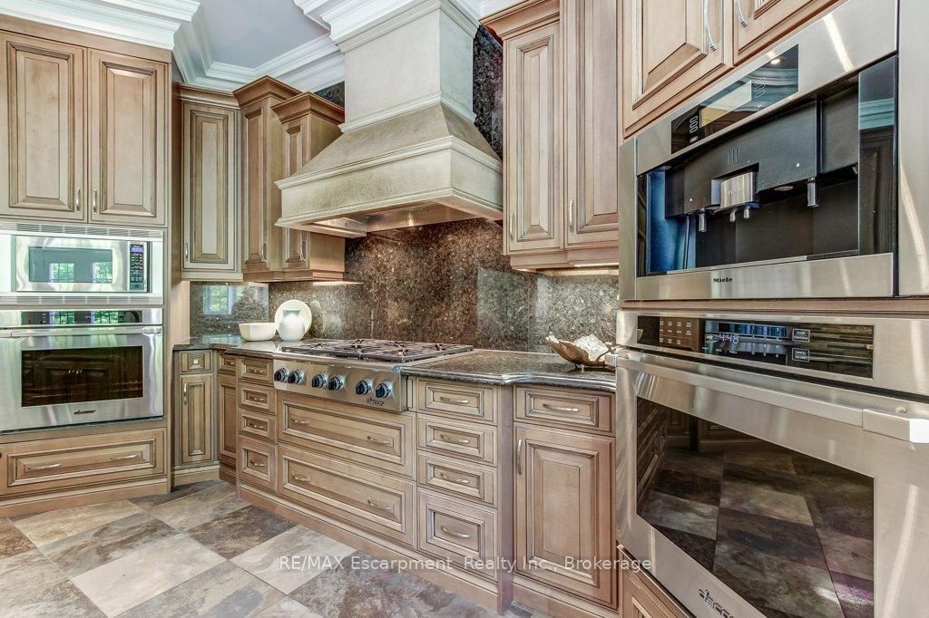 Photo 17 of 172 Diiorio Circle, Hamilton, Ancaster — HOMEH