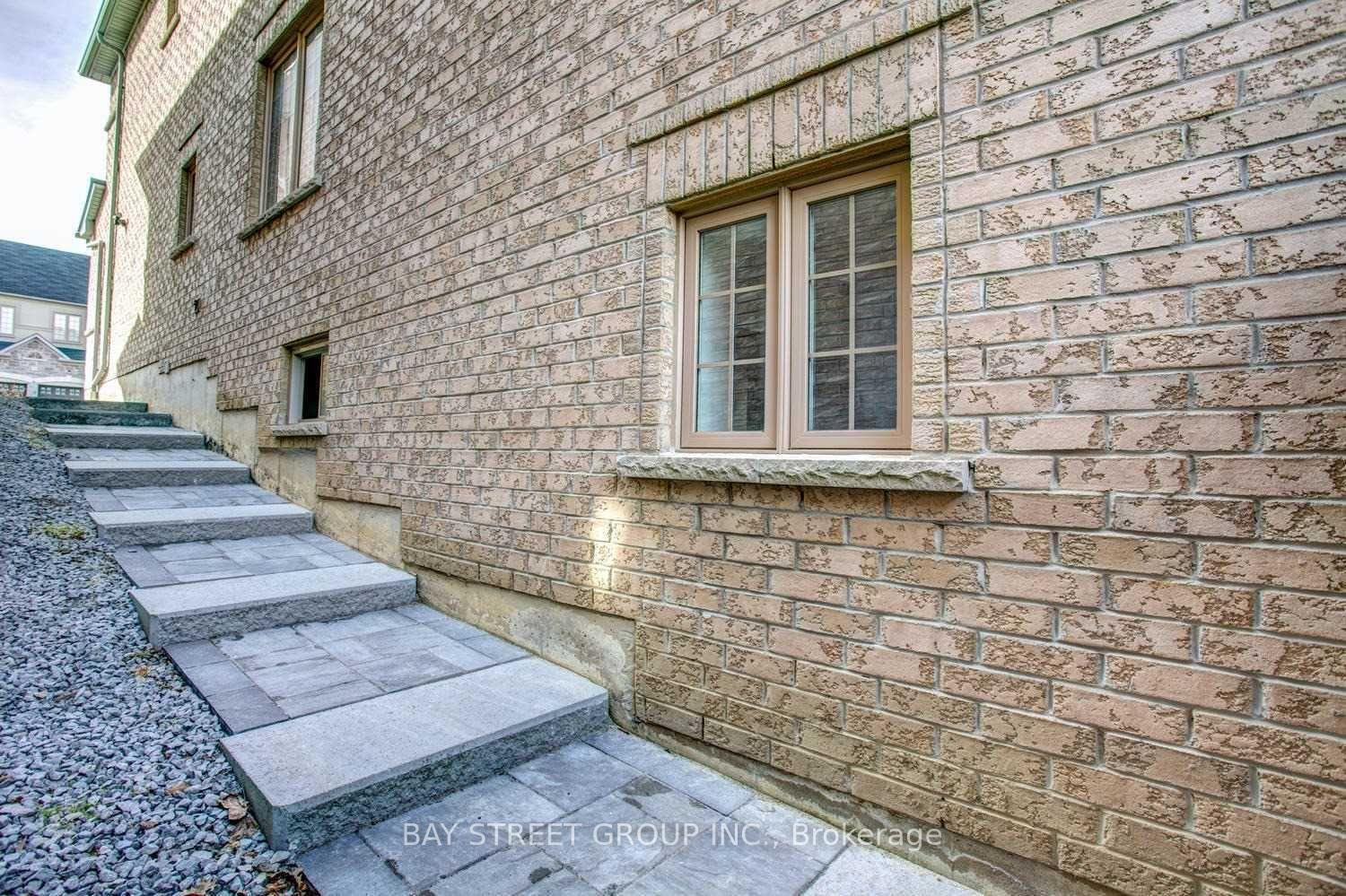 Photo 3 of Unit Lower, 17 Lady Karen Crescent, Vaughan, Patterson — HOMEH