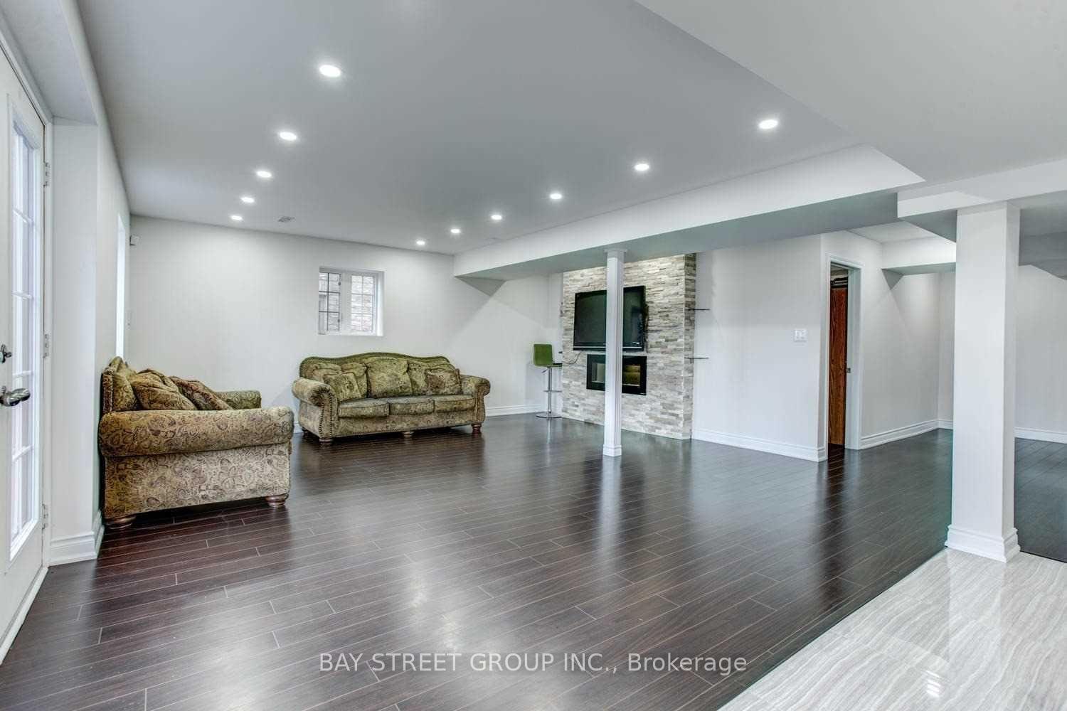 Photo 6 of Unit Lower, 17 Lady Karen Crescent, Vaughan, Patterson — HOMEH