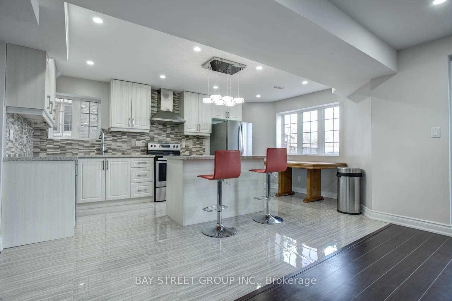 Photo 10 of Unit Lower, 17 Lady Karen Crescent, Vaughan, Patterson — HOMEH