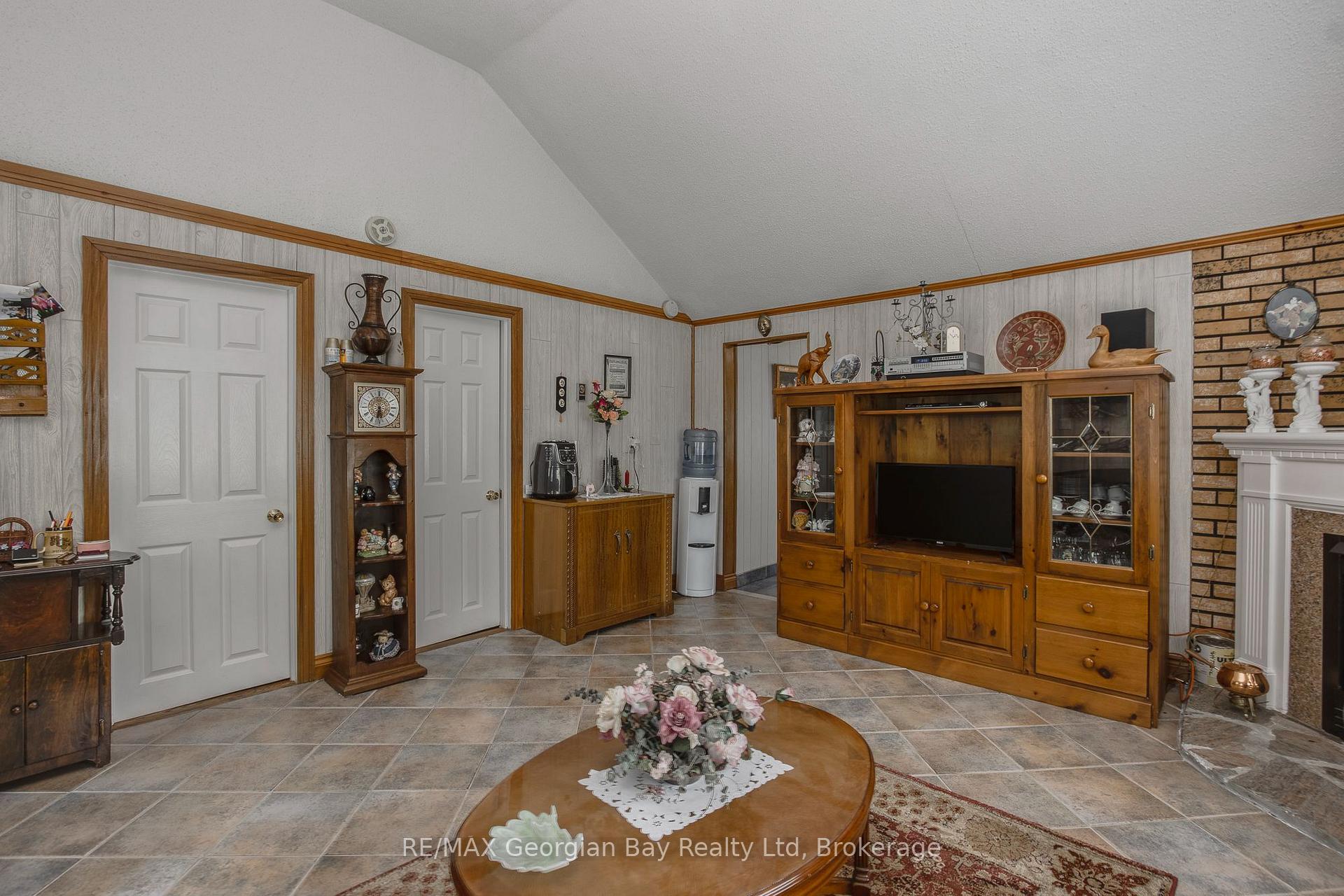 Photo 13 of 3 Brookside Drive, Tiny, Rural Tiny — HOMEH