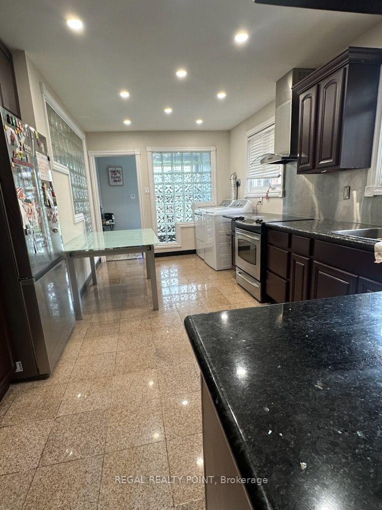 Photo 3 of 6 Harrington Crescent, North York, Bayview Woods-Steeles — HOMEH