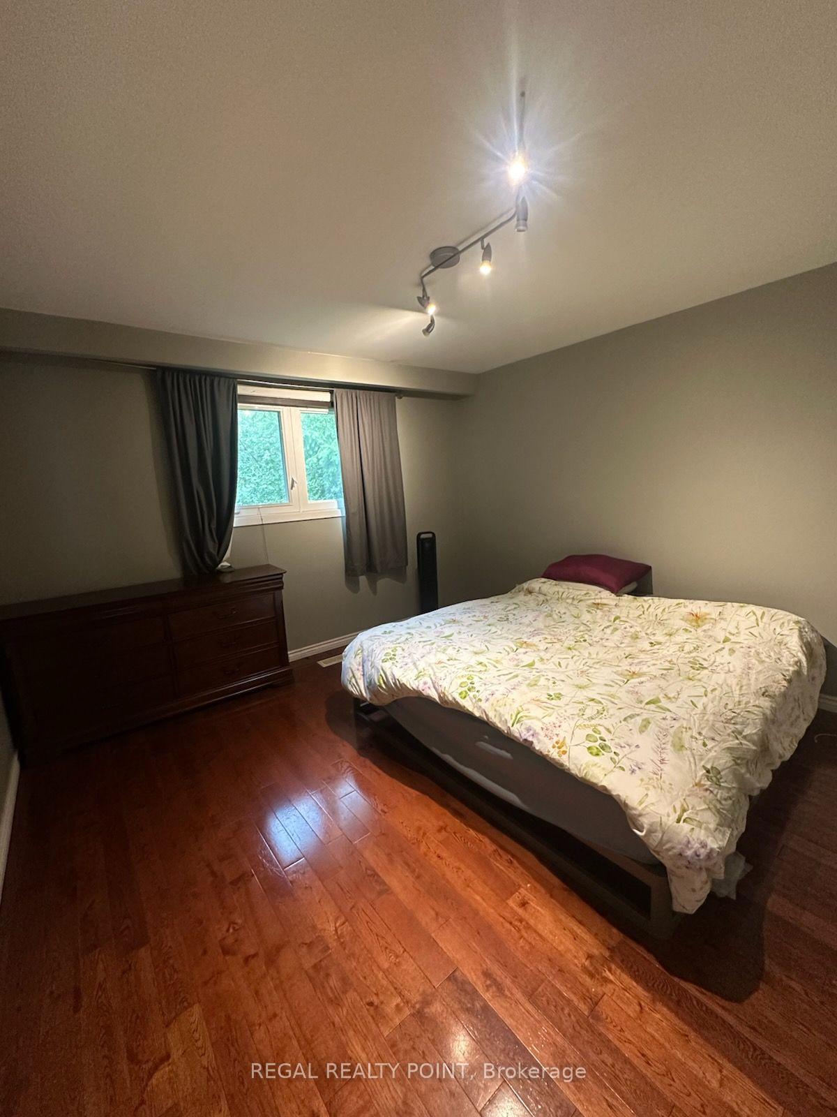Photo 7 of 6 Harrington Crescent, North York, Bayview Woods-Steeles — HOMEH