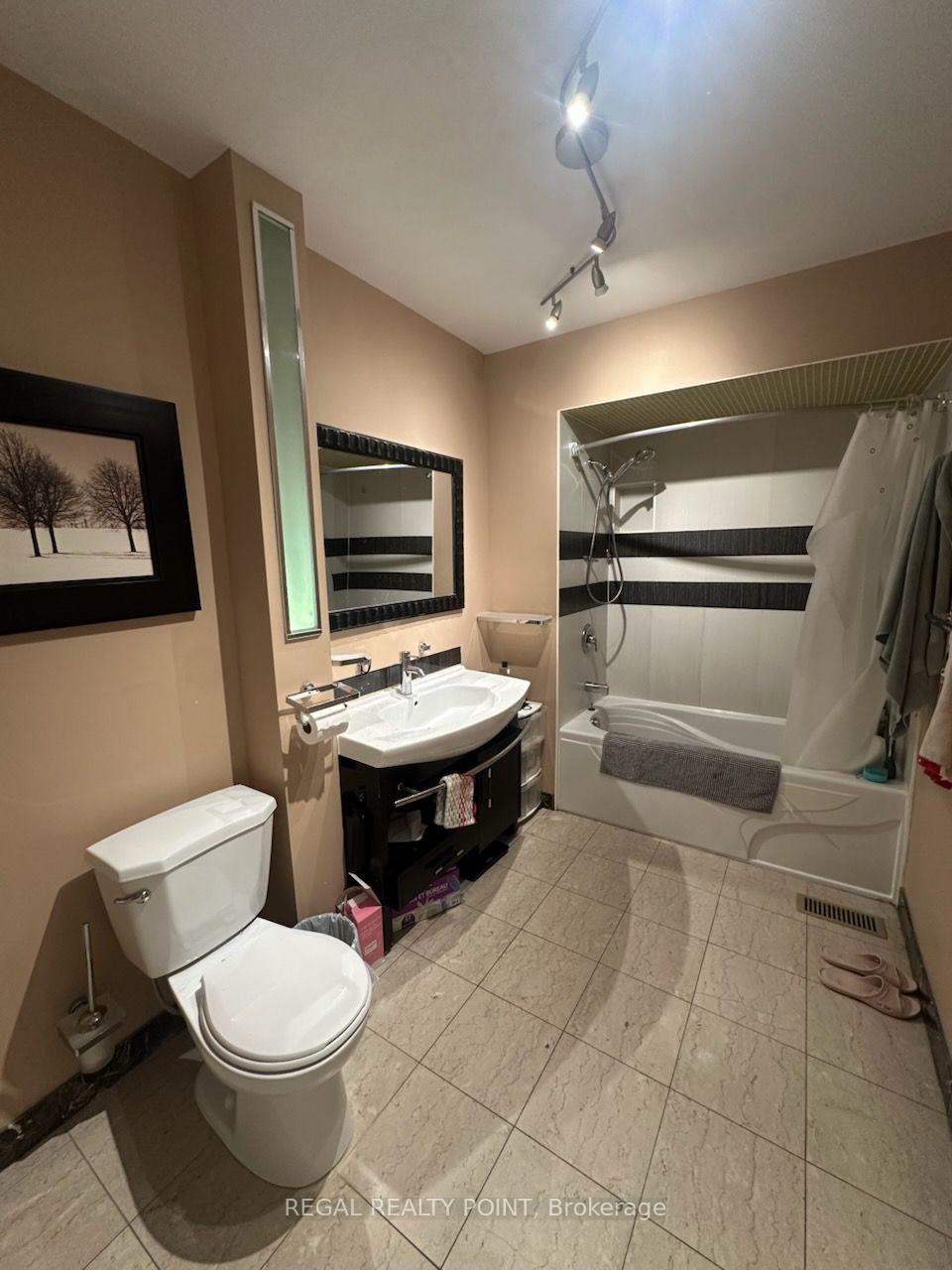 Photo 11 of 6 Harrington Crescent, North York, Bayview Woods-Steeles — HOMEH