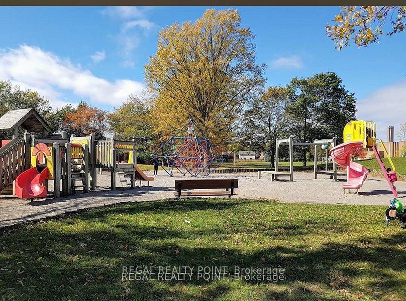 Photo 13 of 6 Harrington Crescent, North York, Bayview Woods-Steeles — HOMEH