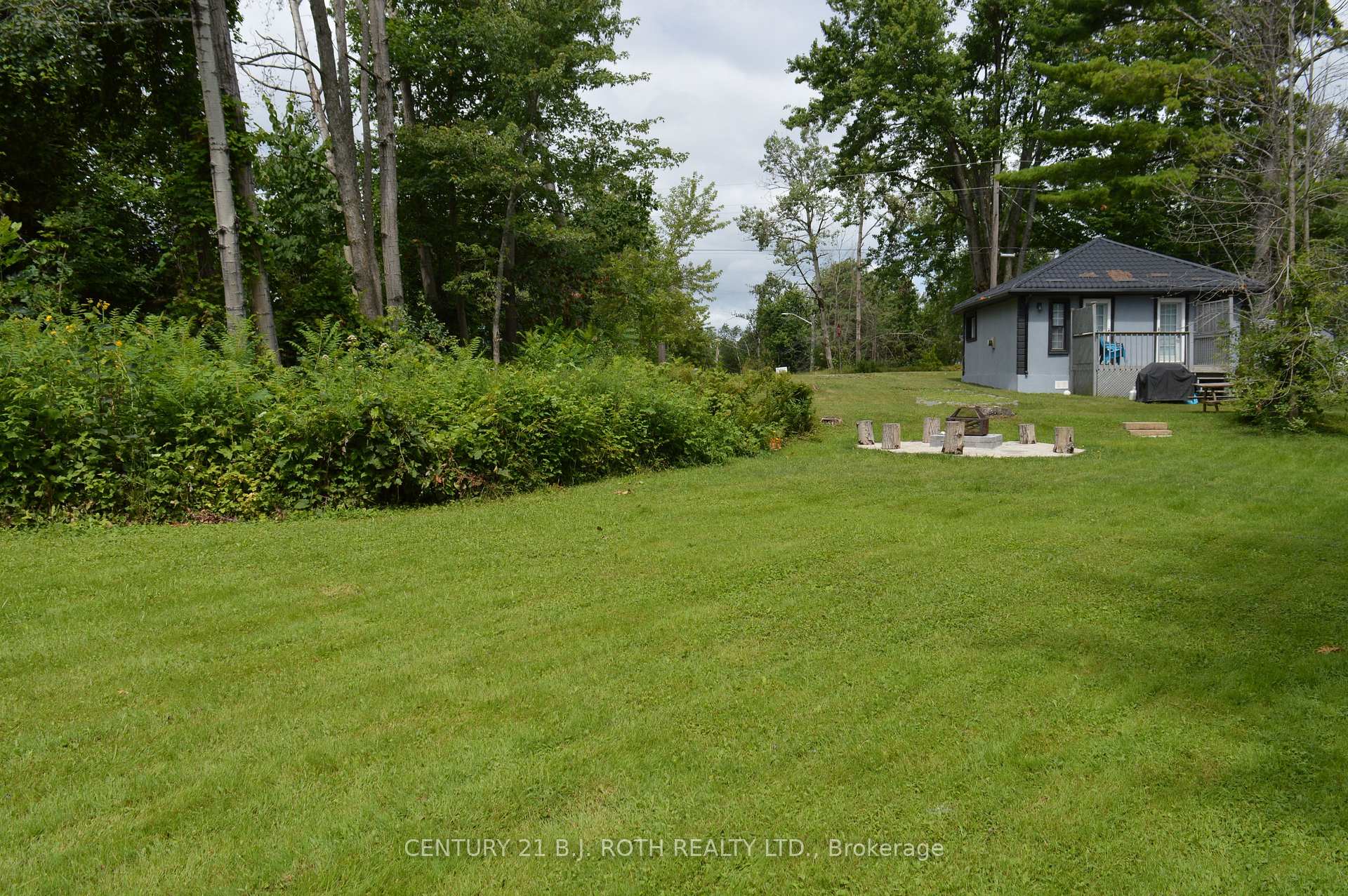 Photo 13 of 29 Ridge Avenue, Ramara, Brechin — HOMEH