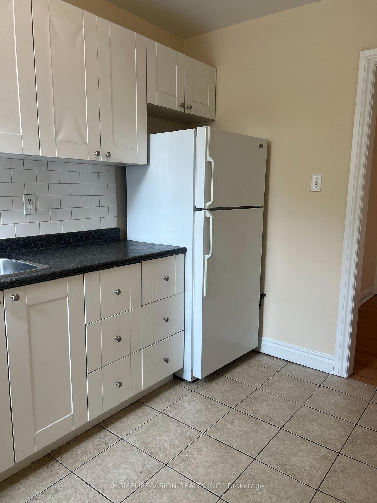 Photo 2 of Unit 1, 788 Eglinton Avenue E, Toronto, Leaside — HOMEH