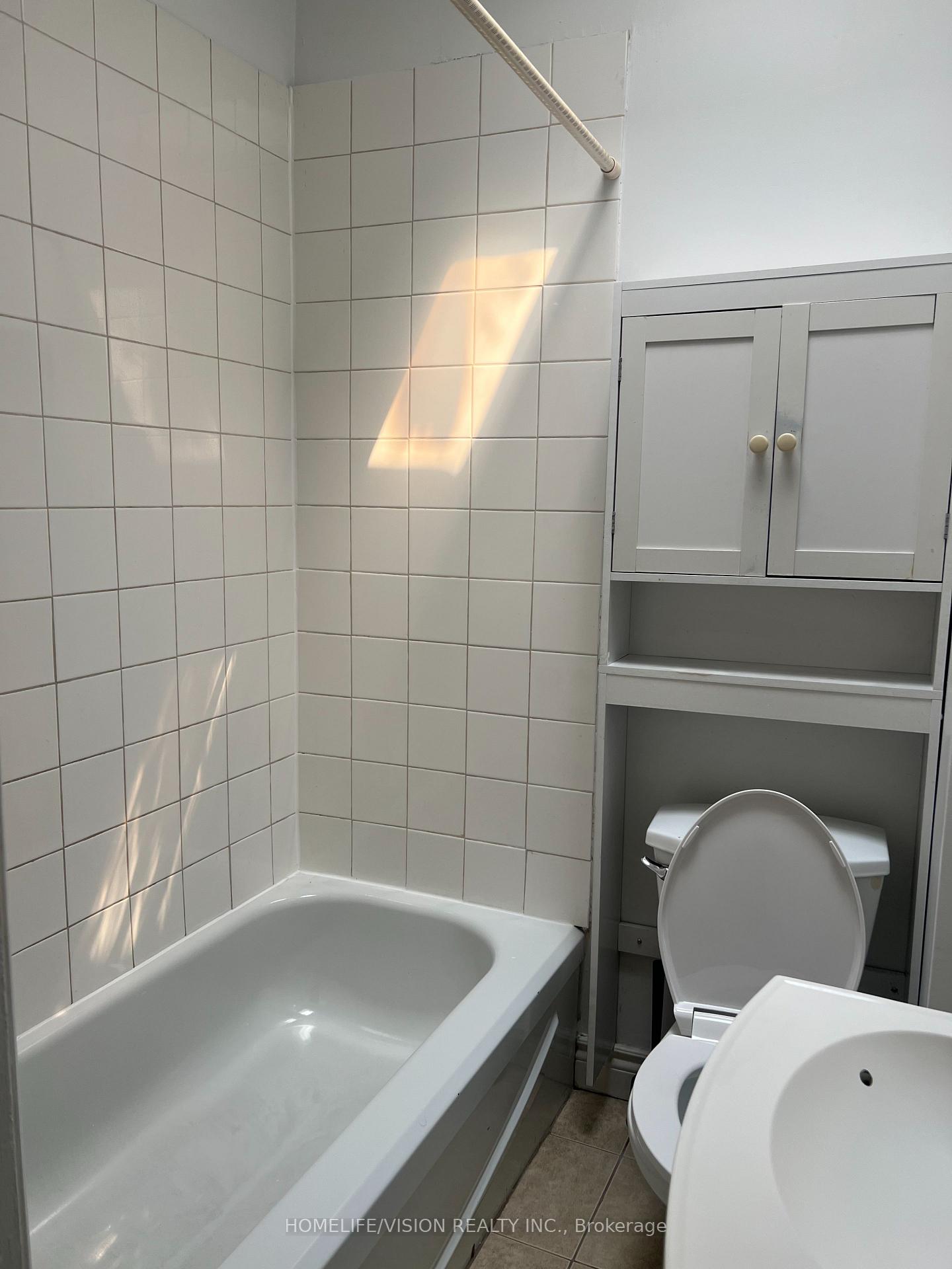 Photo 7 of Unit 1, 788 Eglinton Avenue E, Toronto, Leaside — HOMEH