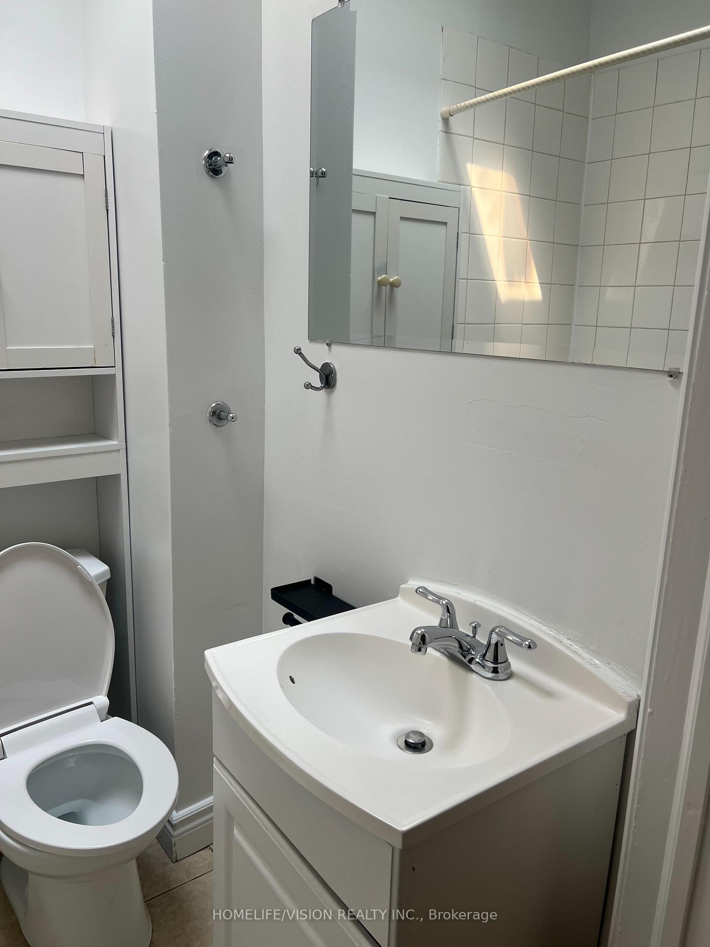 Photo 8 of Unit 1, 788 Eglinton Avenue E, Toronto, Leaside — HOMEH