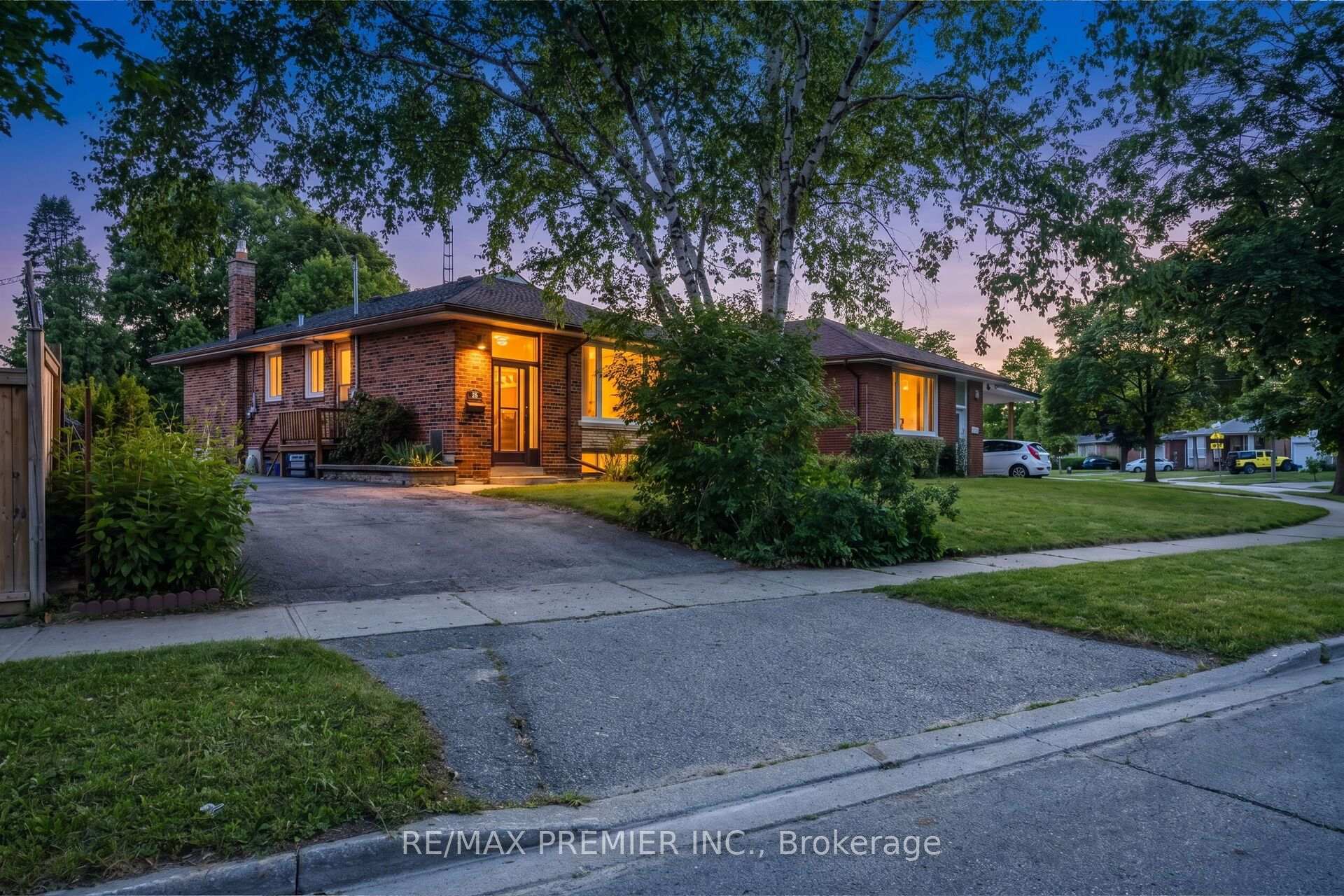 Photo 1 of 35 Barkwin Drive, Etobicoke, Thistletown-Beaumonde Heights — HOMEH