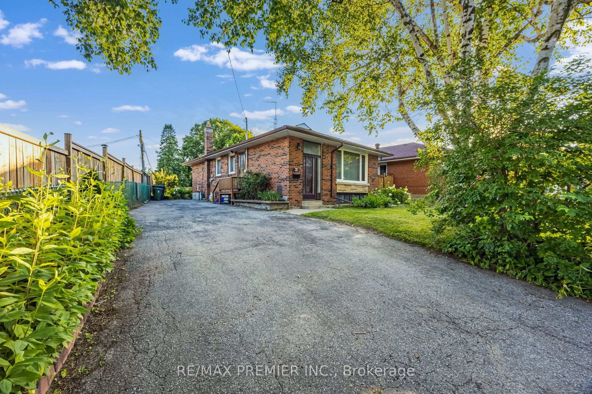 Photo 3 of 35 Barkwin Drive, Etobicoke, Thistletown-Beaumonde Heights — HOMEH