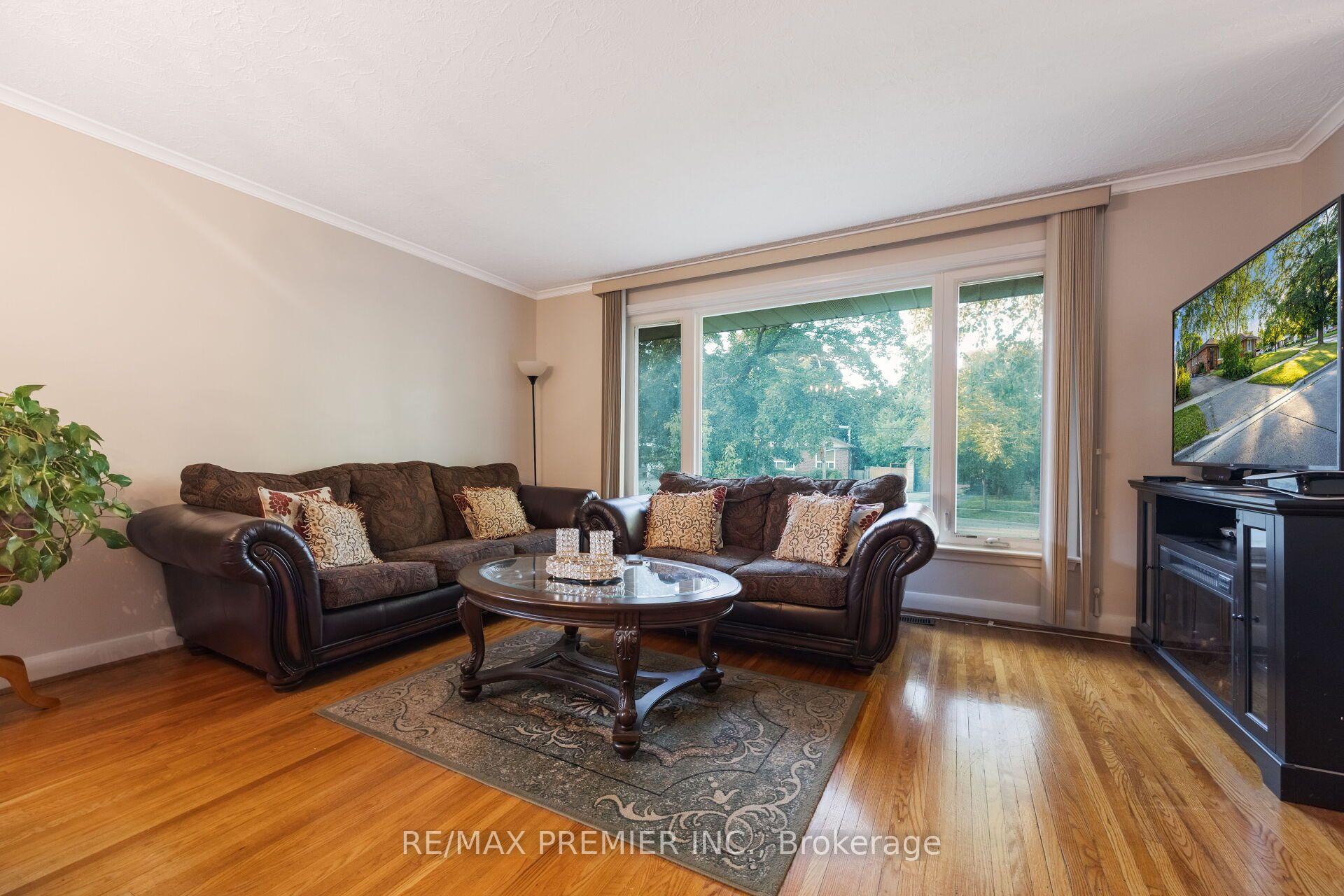 Photo 7 of 35 Barkwin Drive, Etobicoke, Thistletown-Beaumonde Heights — HOMEH