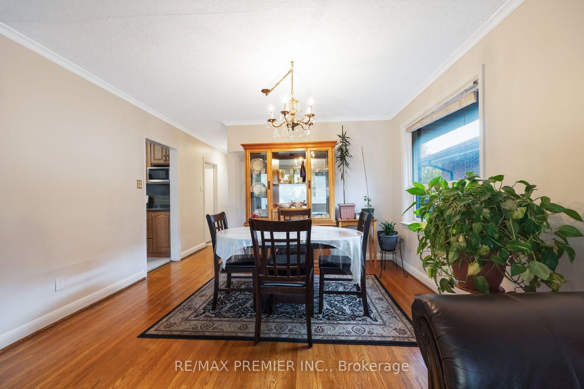 Photo 13 of 35 Barkwin Drive, Etobicoke, Thistletown-Beaumonde Heights — HOMEH