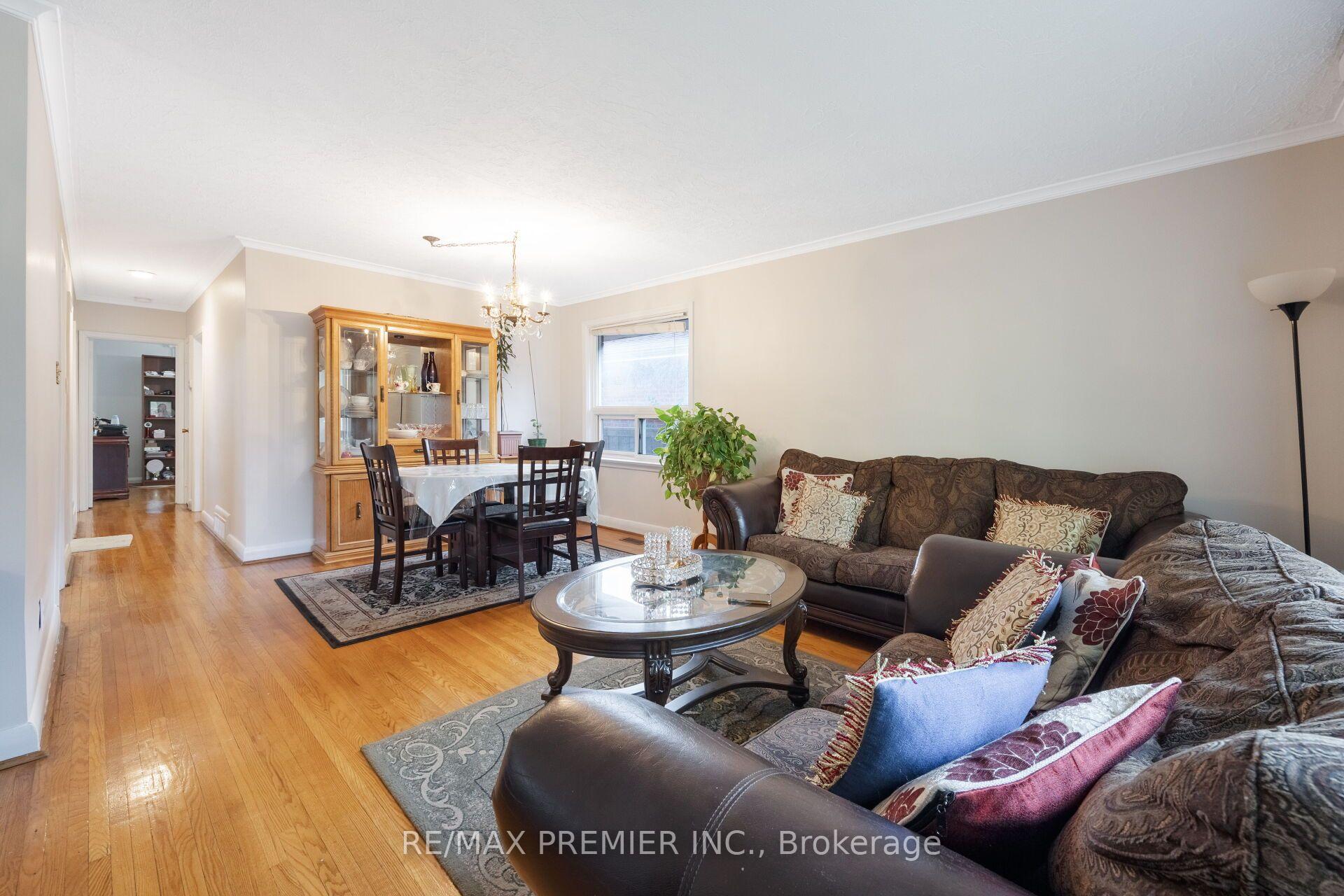 Photo 14 of 35 Barkwin Drive, Etobicoke, Thistletown-Beaumonde Heights — HOMEH