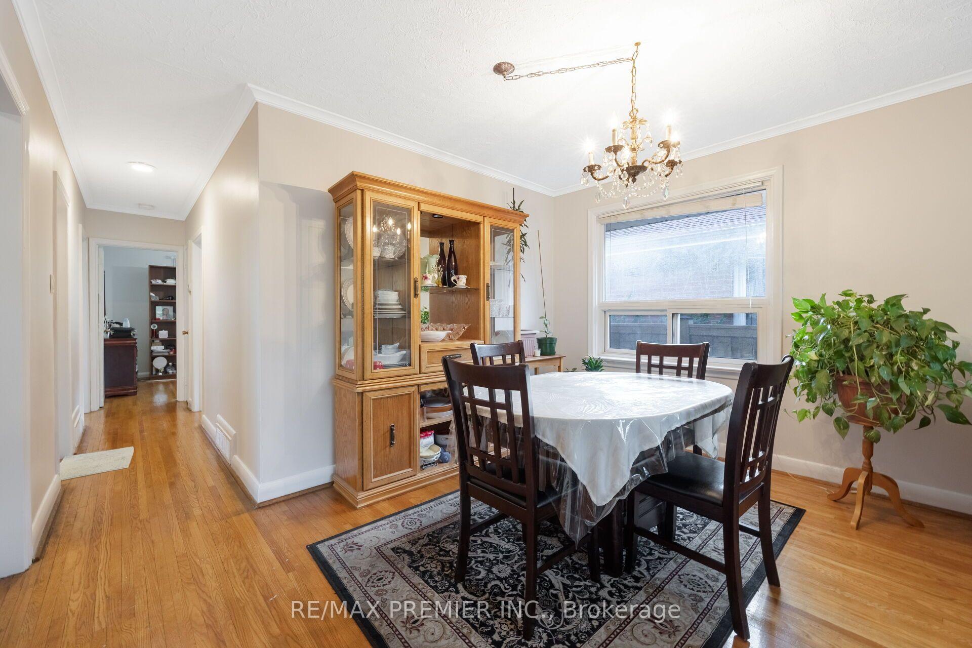 Photo 15 of 35 Barkwin Drive, Etobicoke, Thistletown-Beaumonde Heights — HOMEH