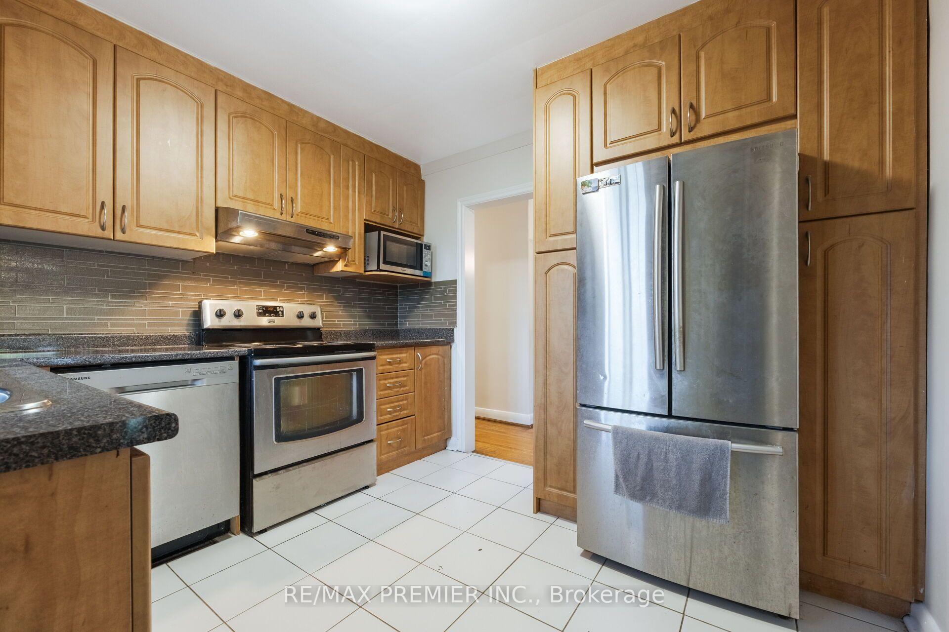 Photo 20 of 35 Barkwin Drive, Etobicoke, Thistletown-Beaumonde Heights — HOMEH