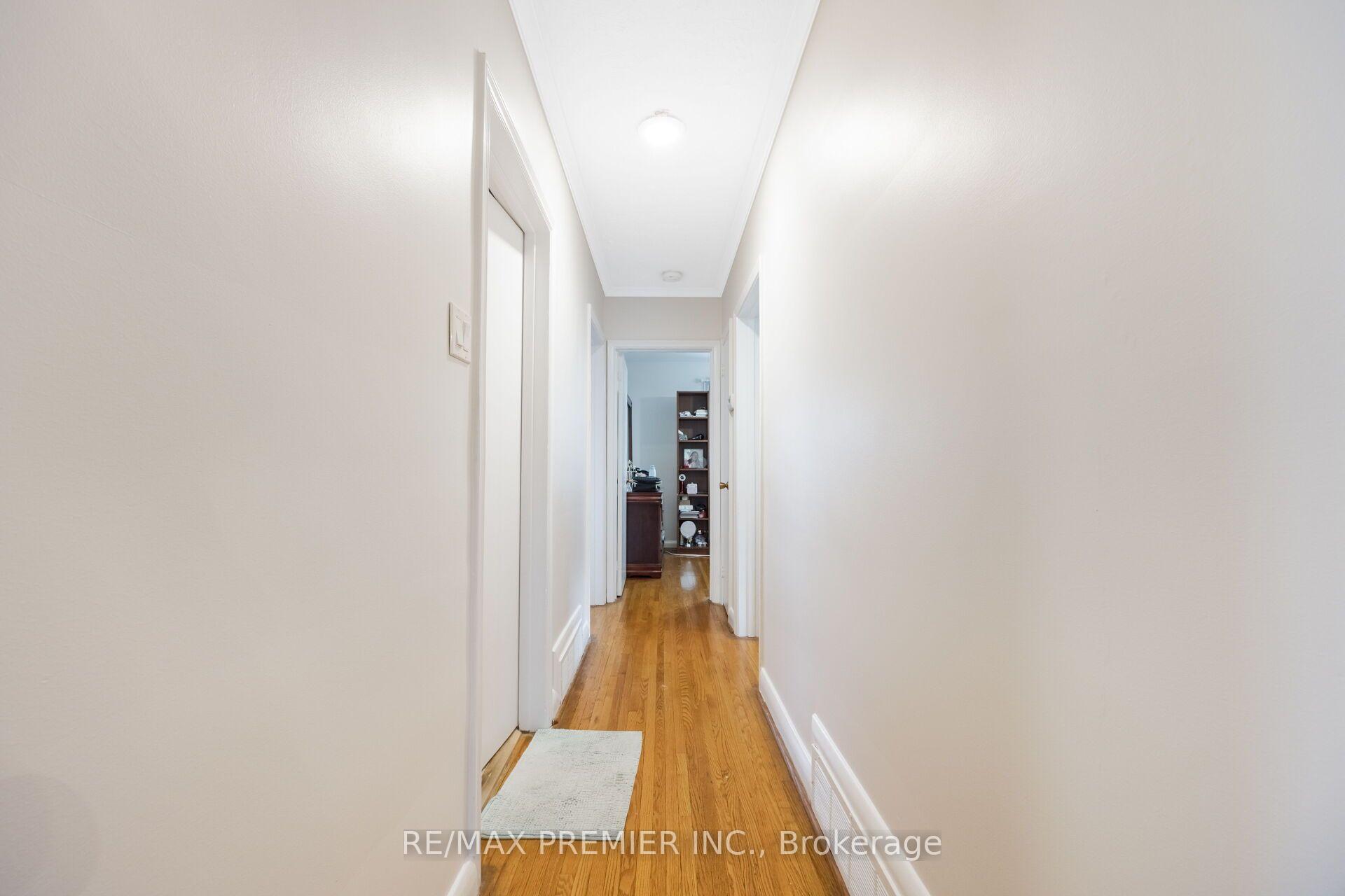 Photo 22 of 35 Barkwin Drive, Etobicoke, Thistletown-Beaumonde Heights — HOMEH