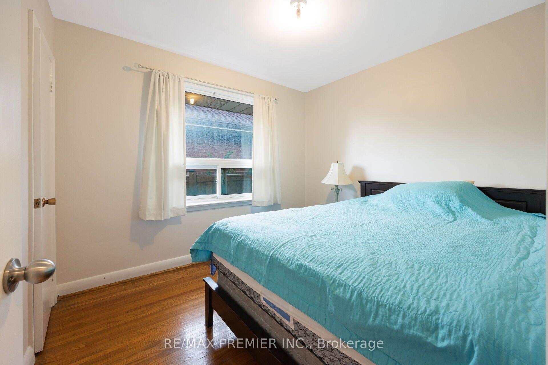 Photo 25 of 35 Barkwin Drive, Etobicoke, Thistletown-Beaumonde Heights — HOMEH