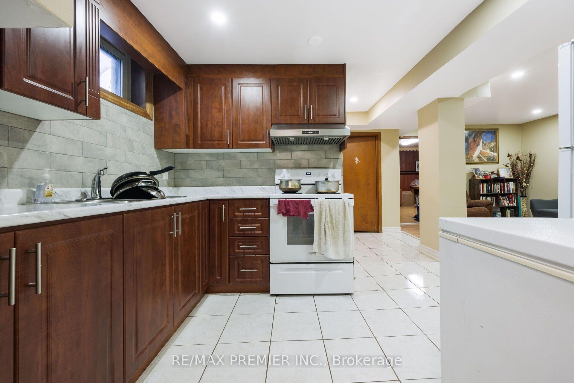 Photo 36 of 35 Barkwin Drive, Etobicoke, Thistletown-Beaumonde Heights — HOMEH