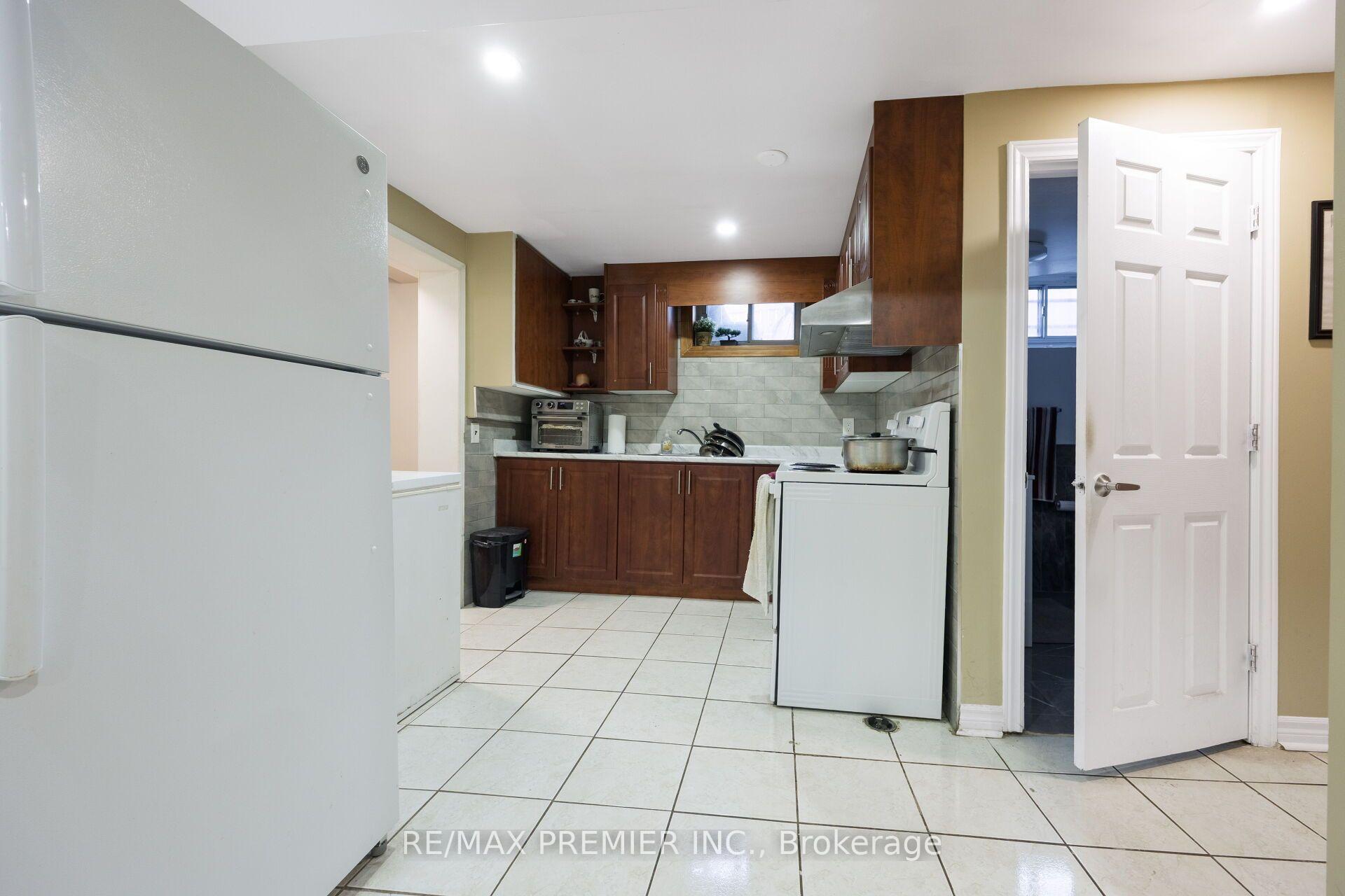 Photo 37 of 35 Barkwin Drive, Etobicoke, Thistletown-Beaumonde Heights — HOMEH