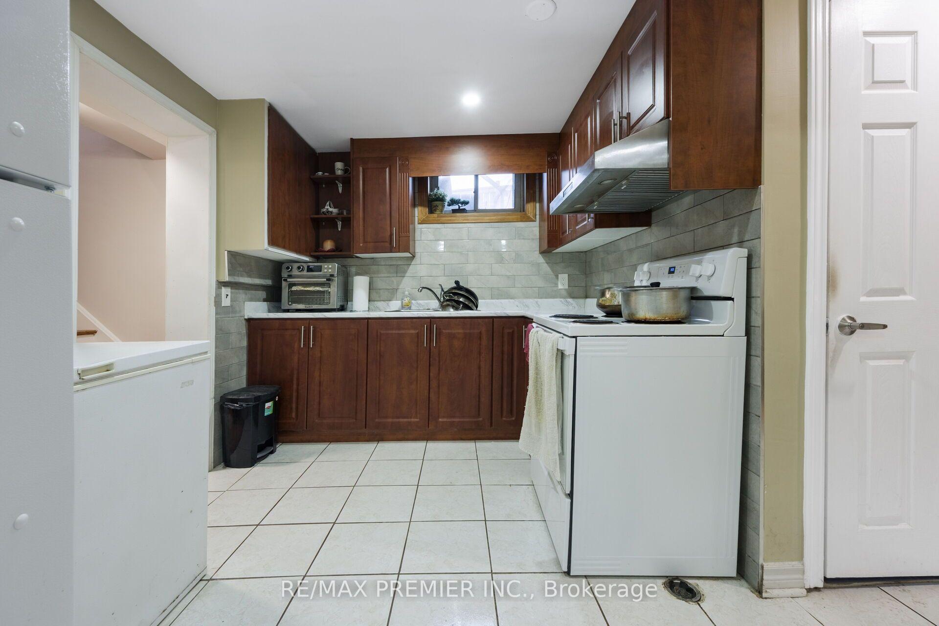 Photo 38 of 35 Barkwin Drive, Etobicoke, Thistletown-Beaumonde Heights — HOMEH