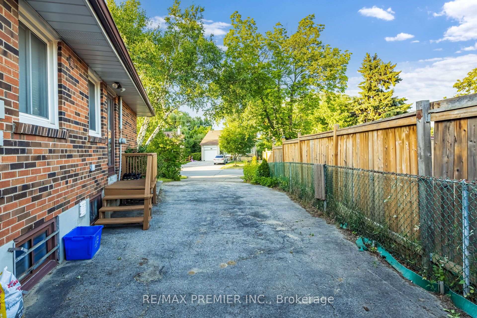 Photo 46 of 35 Barkwin Drive, Etobicoke, Thistletown-Beaumonde Heights — HOMEH