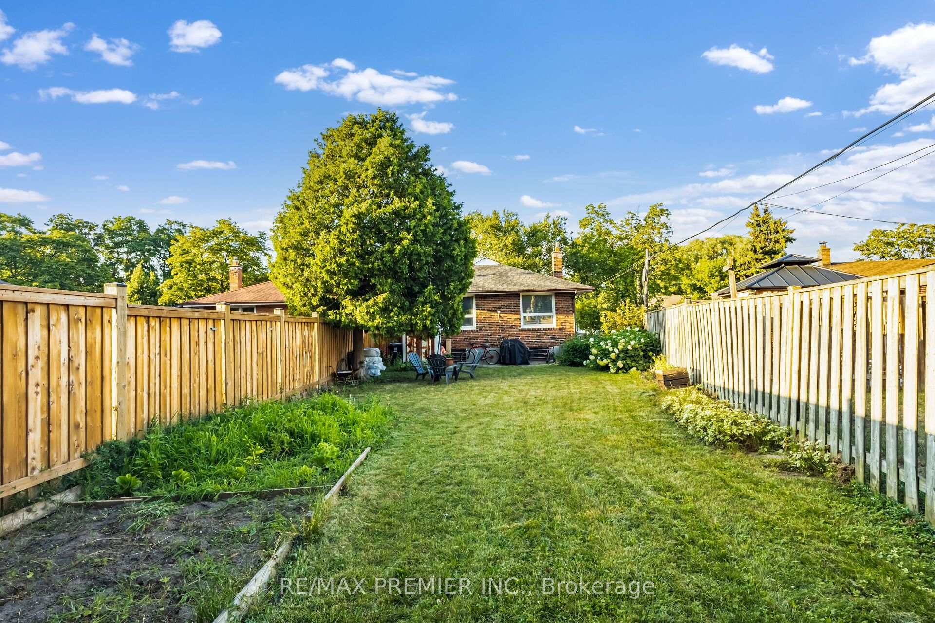 Photo 49 of 35 Barkwin Drive, Etobicoke, Thistletown-Beaumonde Heights — HOMEH