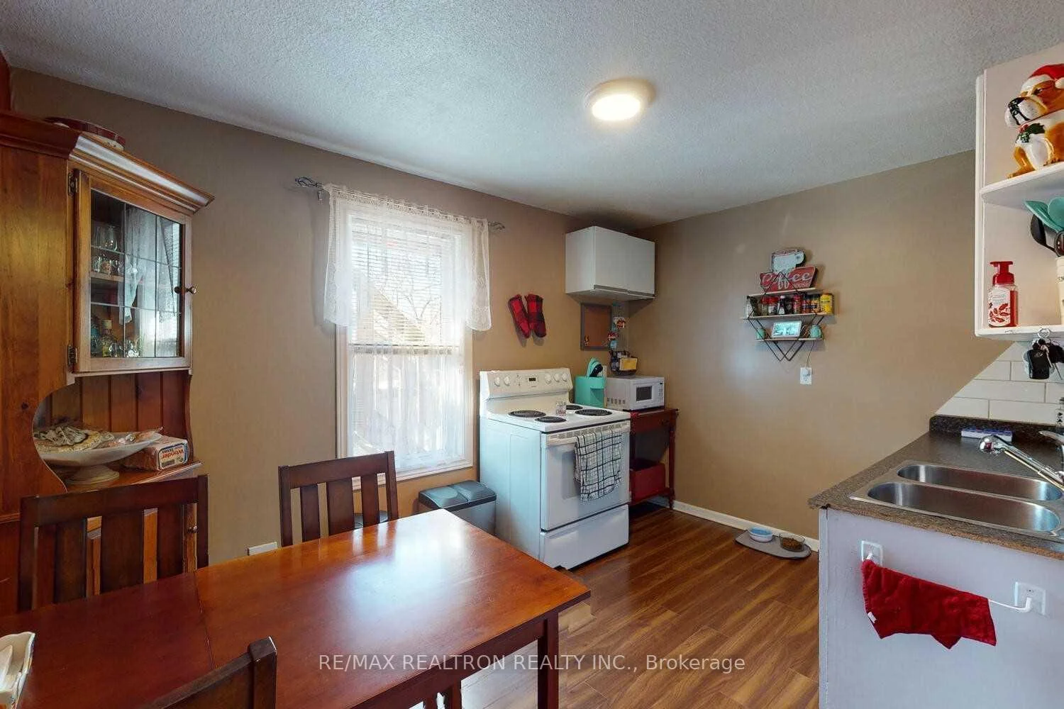Photo 11 of 54 Ritson Road S, Oshawa, Central — HOMEH