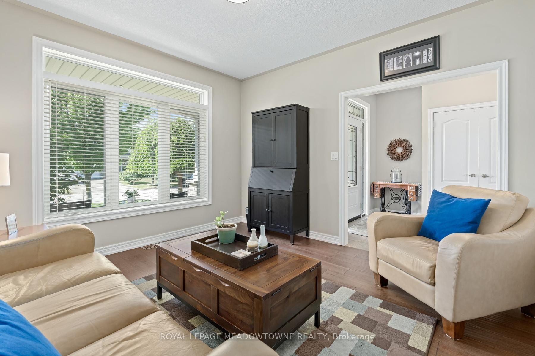 Photo 5 of 17 Dawkins Crescent, Halton Hills, Acton — HOMEH