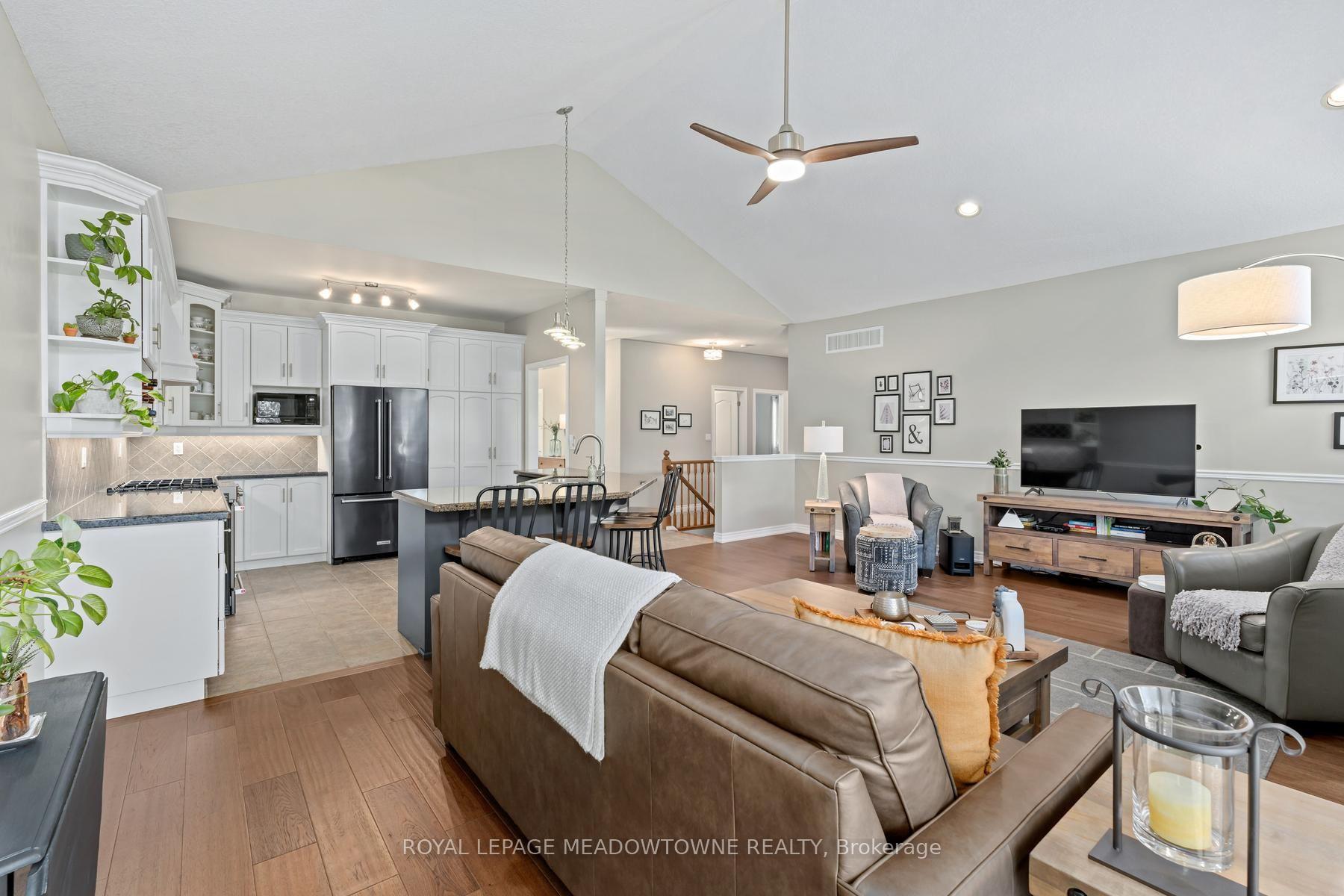 Photo 12 of 17 Dawkins Crescent, Halton Hills, Acton — HOMEH