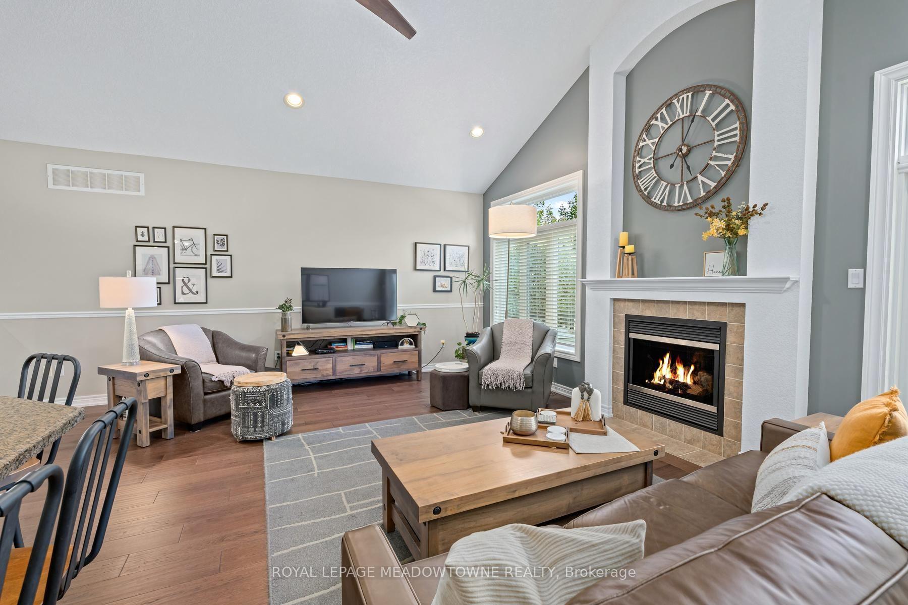 Photo 14 of 17 Dawkins Crescent, Halton Hills, Acton — HOMEH