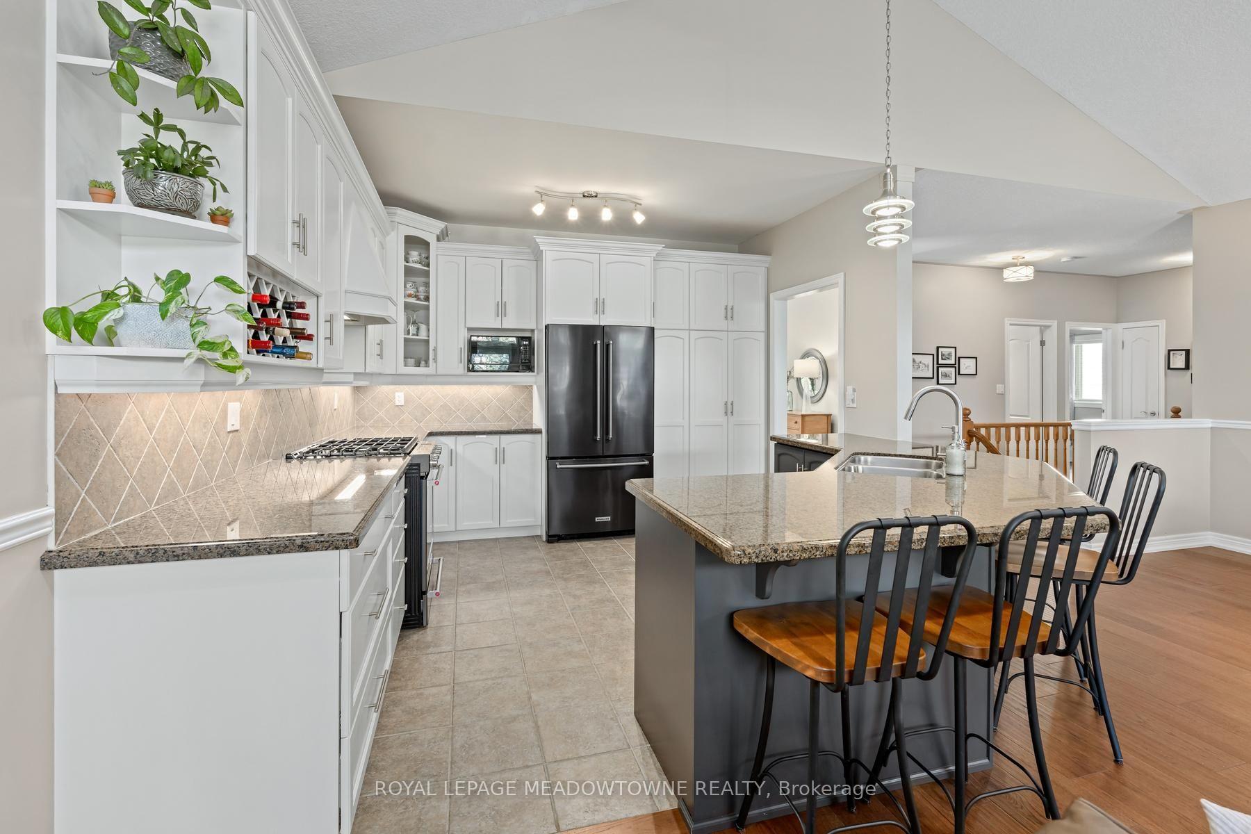 Photo 18 of 17 Dawkins Crescent, Halton Hills, Acton — HOMEH