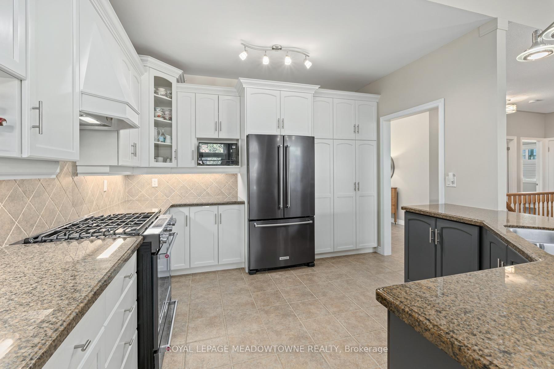 Photo 20 of 17 Dawkins Crescent, Halton Hills, Acton — HOMEH