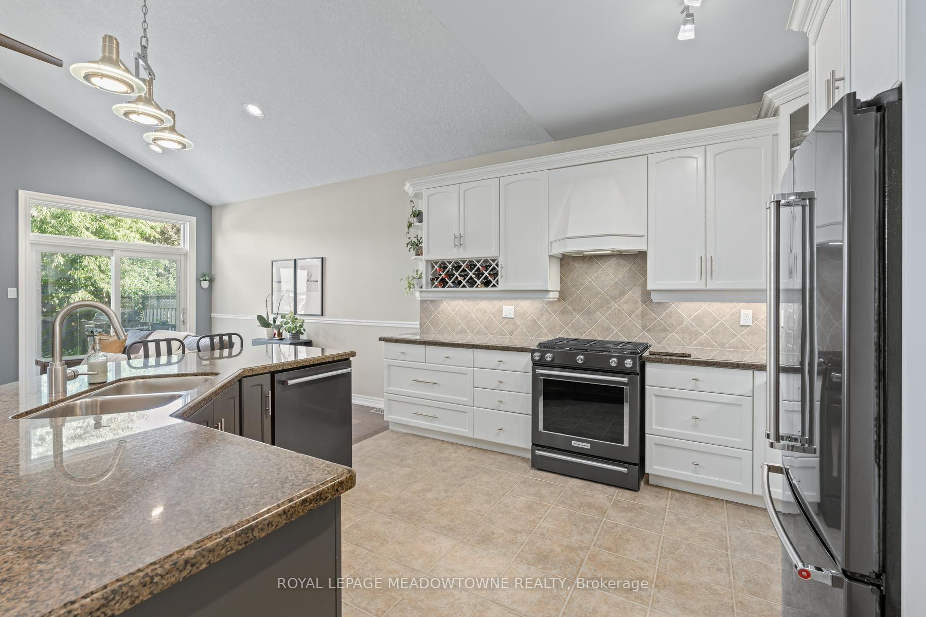 Photo 19 of 17 Dawkins Crescent, Halton Hills, Acton — HOMEH