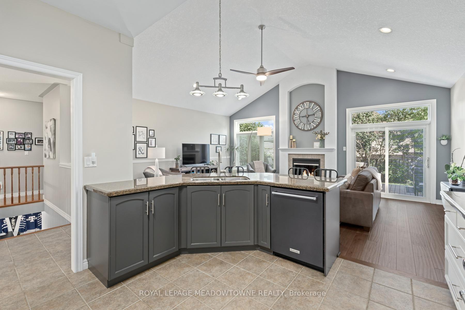 Photo 21 of 17 Dawkins Crescent, Halton Hills, Acton — HOMEH