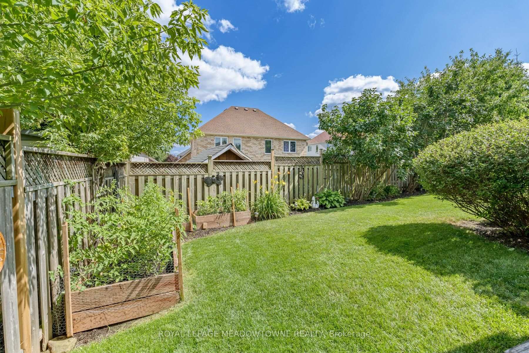Photo 42 of 17 Dawkins Crescent, Halton Hills, Acton — HOMEH