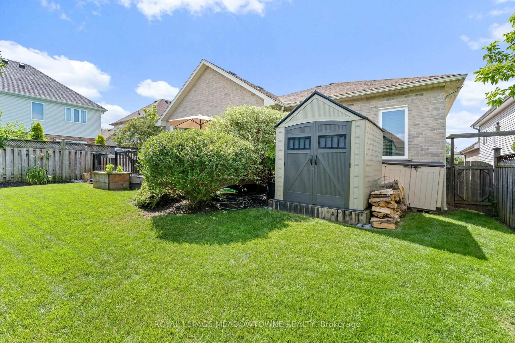 Photo 43 of 17 Dawkins Crescent, Halton Hills, Acton — HOMEH