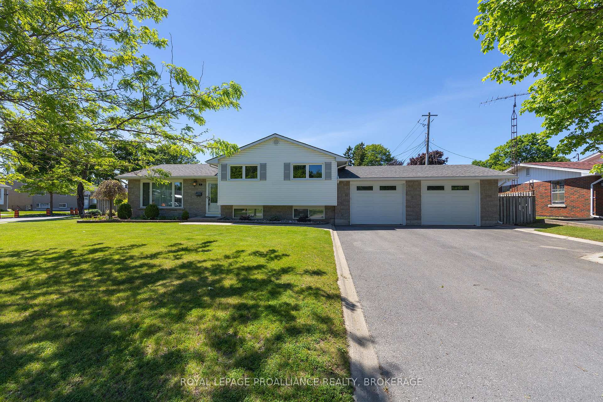 Photo 2 of 6 Byron Crescent, Kingston, Central City West — HOMEH