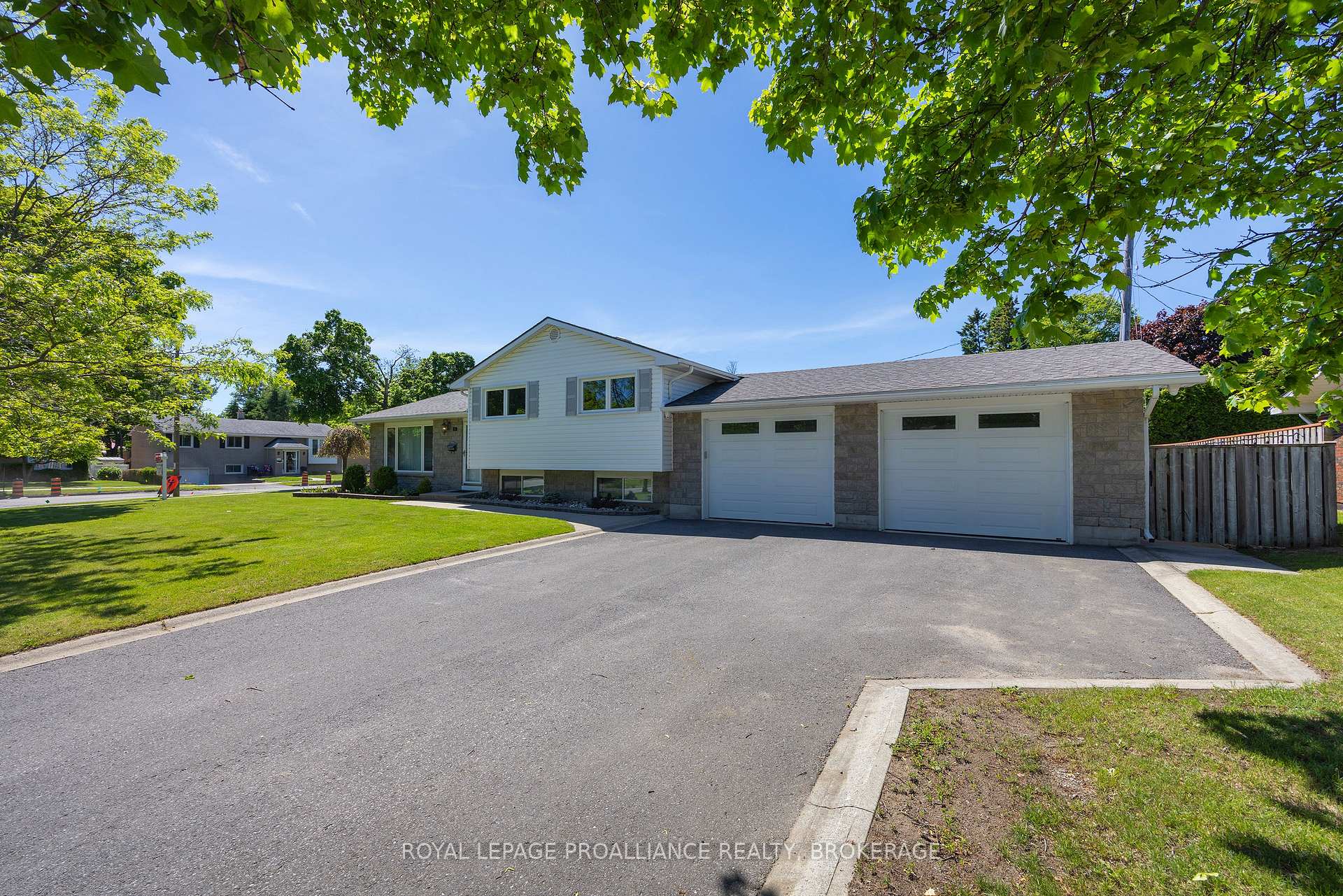 Photo 3 of 6 Byron Crescent, Kingston, Central City West — HOMEH