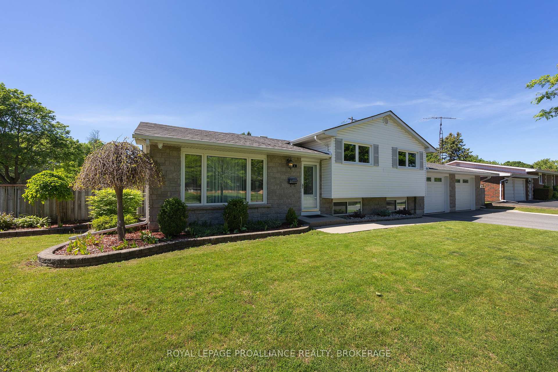 Photo 4 of 6 Byron Crescent, Kingston, Central City West — HOMEH