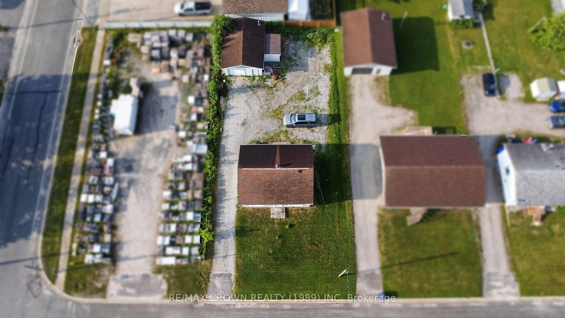 Photo 3 of 524 Kitchener Street, Hearst — HOMEH